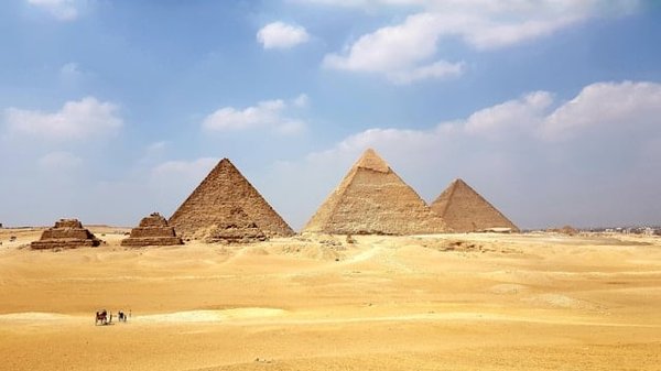 Quelles sont les astuces pour visiter les pyramides d'Égypte hors des sentiers battus ?